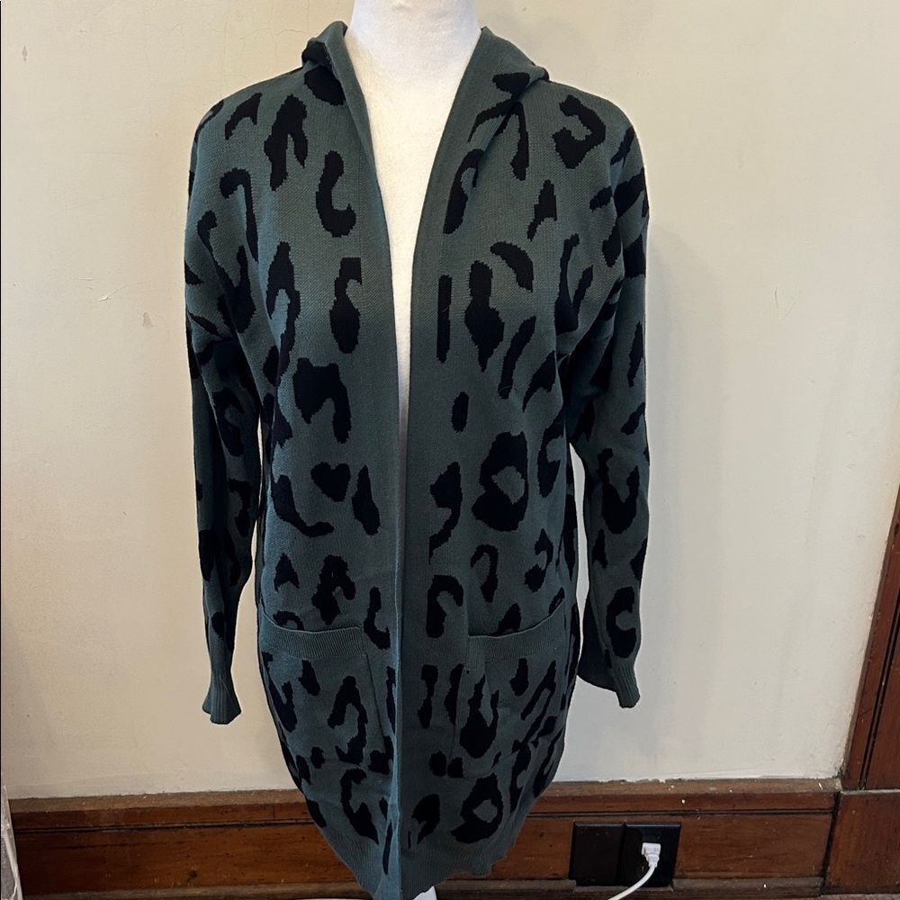 Merokeety green animal print open hooded cardigan Size M EUC